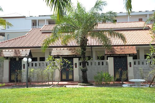 Hotel The Old Phuket at Karon Beach Resort 9