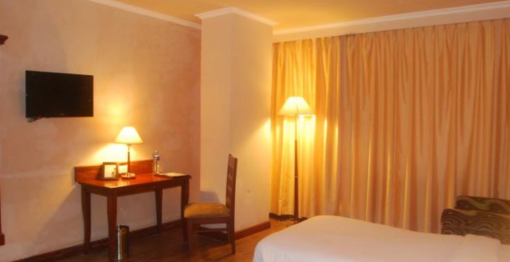 Hotel Royal Plaza 6