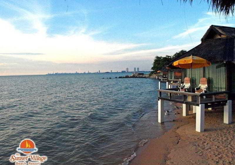 Hotel The Sunset Village Beach Resort 10