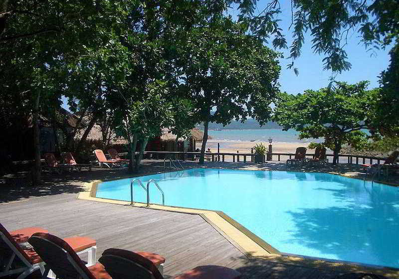 Hotel The Sunset Village Beach Resort 2