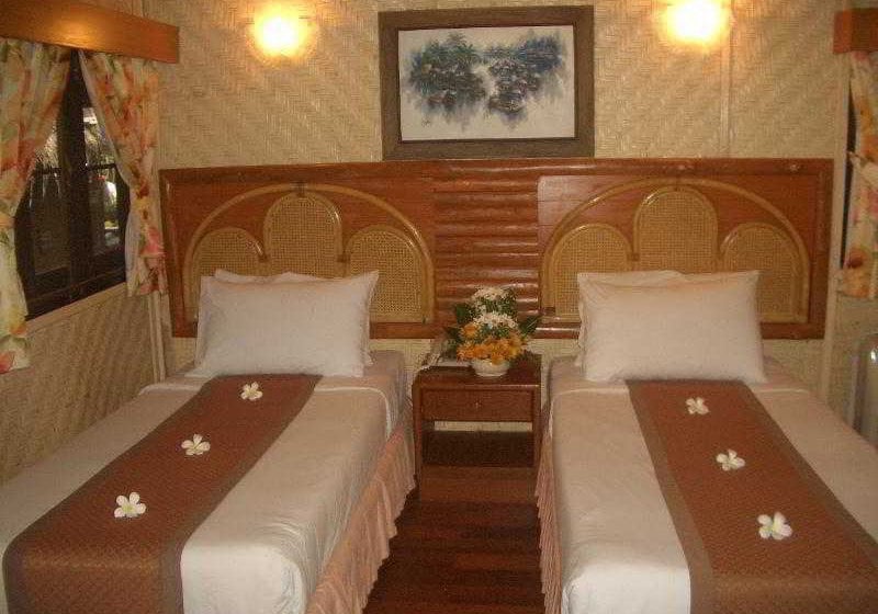 Hotel The Sunset Village Beach Resort 7