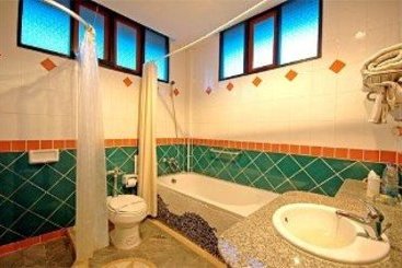 Hotel Drop In Club Resort & Spa 8