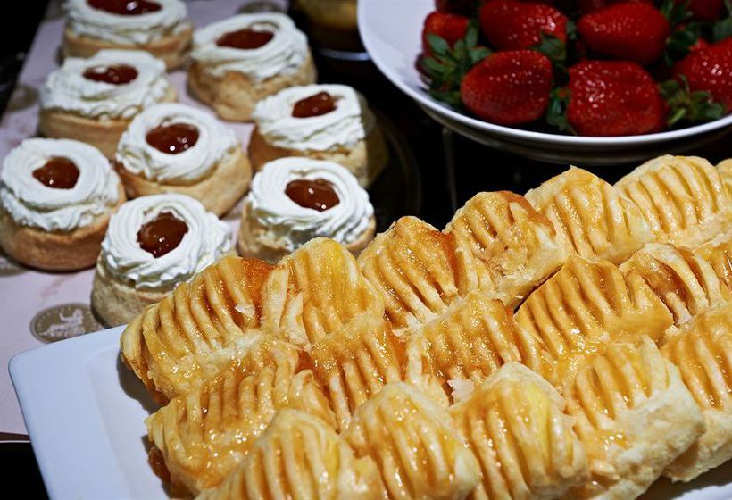 Hotel Peermont Mondior at Emperors Palace 8