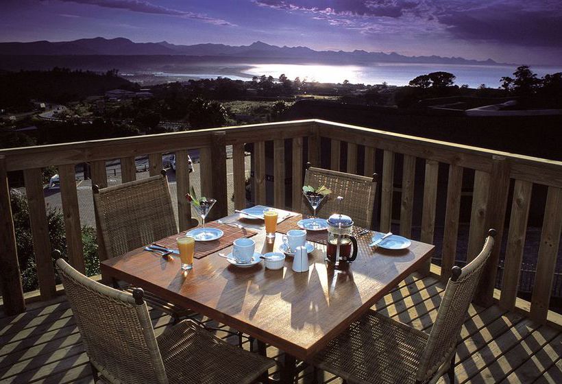 Whalesong Hotel & Hydro 3