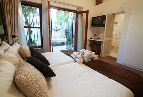 Hotel Point B Guest House 12