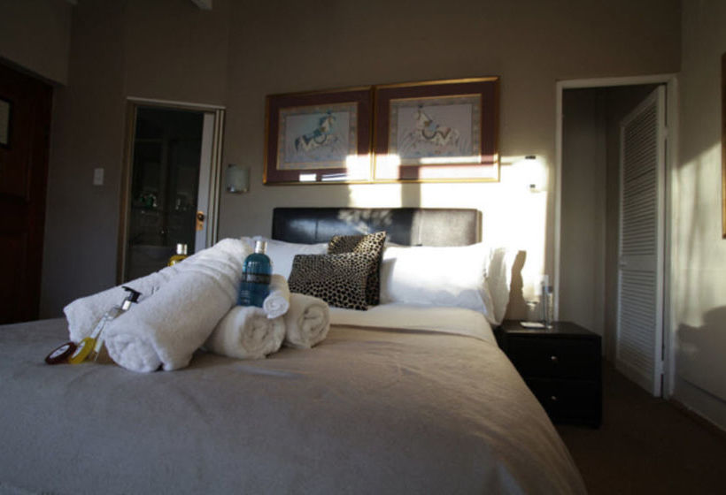 Hotel Point B Guest House 8