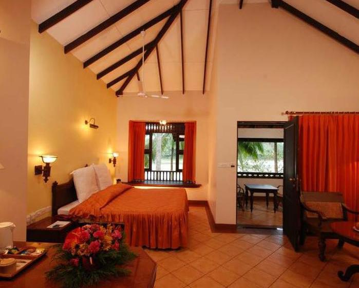 Hotel Kadavu Resort Kerala