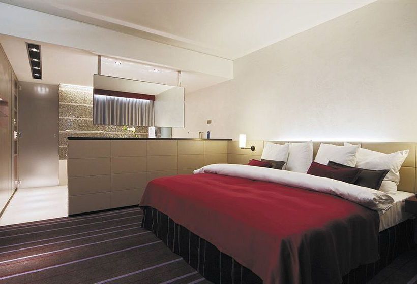 Radisson Blu Media Harbour Hotel 11