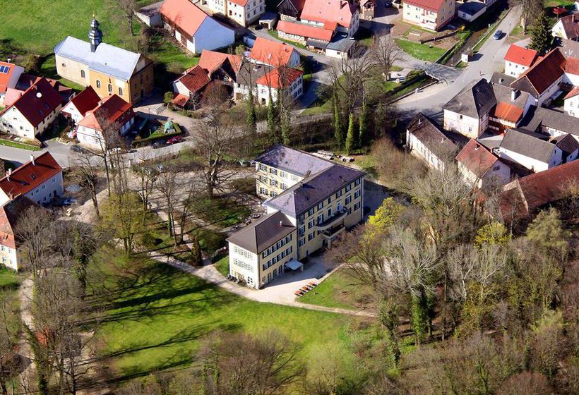 Hotel Schloss Burgellern 8