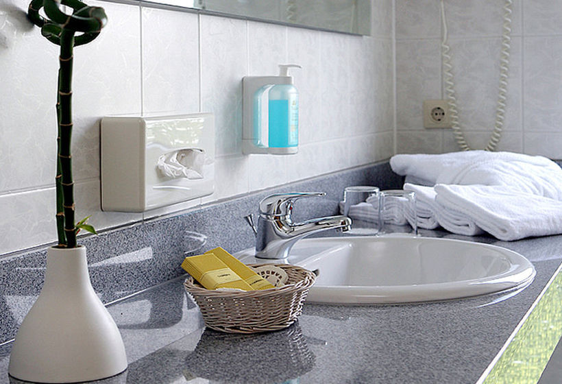 Top Cityline Hotel Elisenhof 14