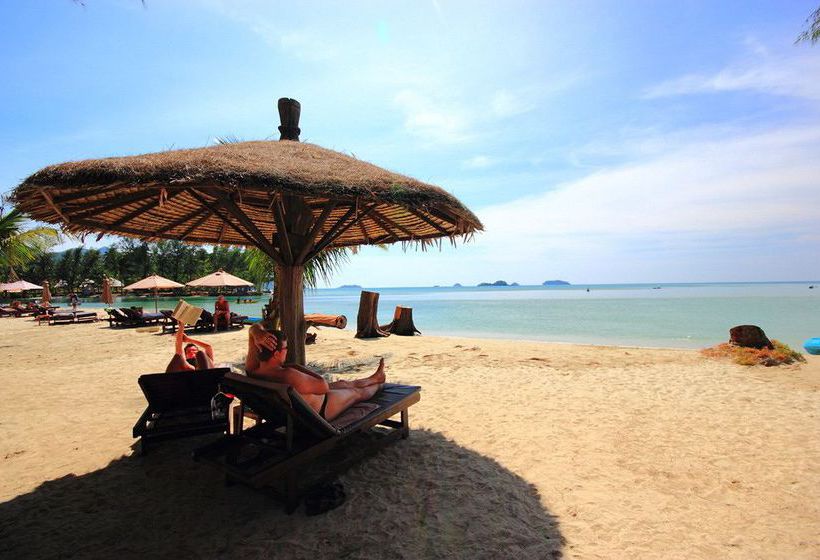 Hotel Aana Resort & Spa