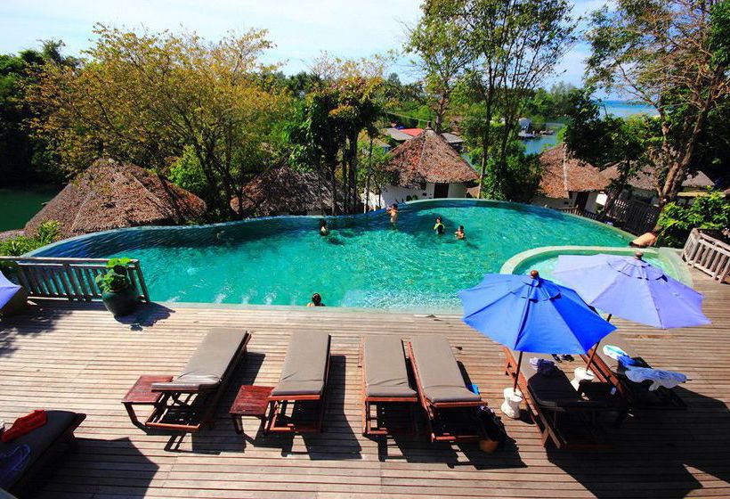 Hotel Aana Resort & Spa 1