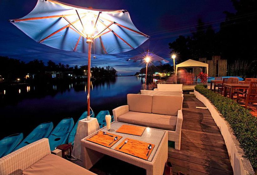 Hotel Aana Resort & Spa 11