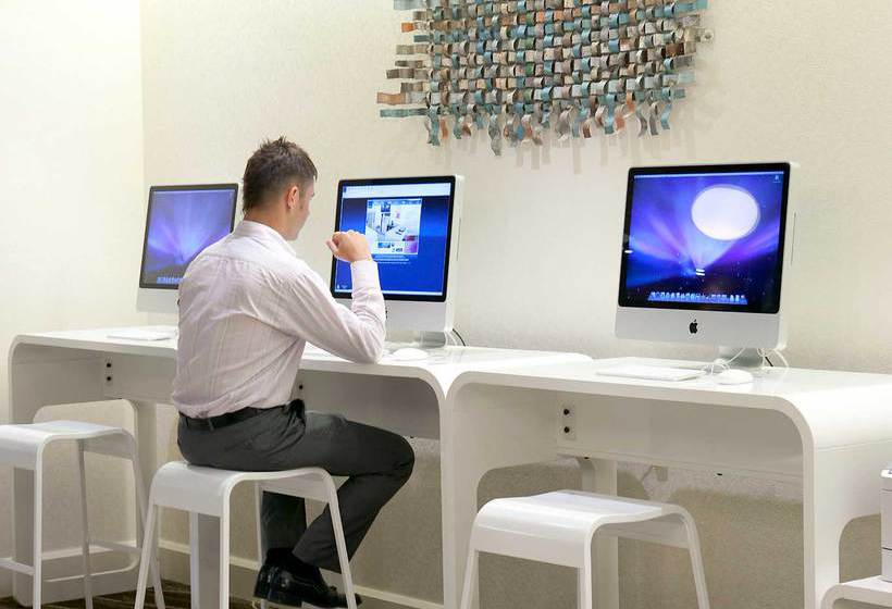 Novotel Cathedral Square 13