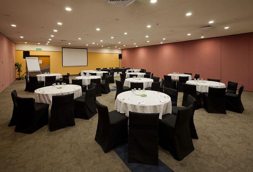 Distinction Hamilton Hotel & Conference Centre 13