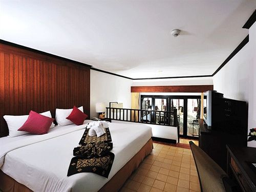 Hotel Patong Bay Garden Resort 10