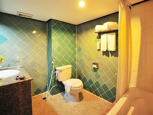 Hotel Patong Bay Garden Resort 8