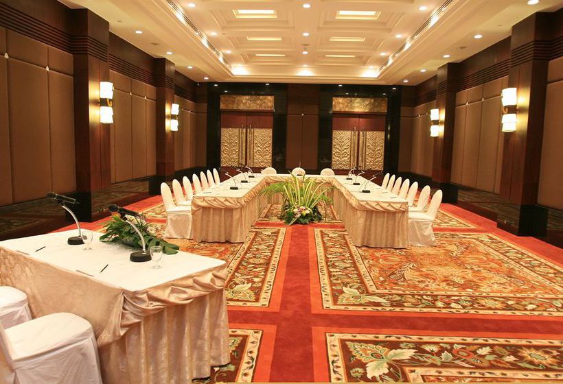 Hotel Grand Pacific Sovereign Resort & Spa