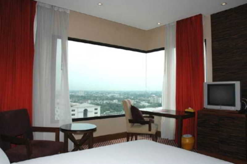 Richmond Stylish Convention Hotel 4