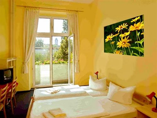 Happy go Lucky Hotel + Hostel 2