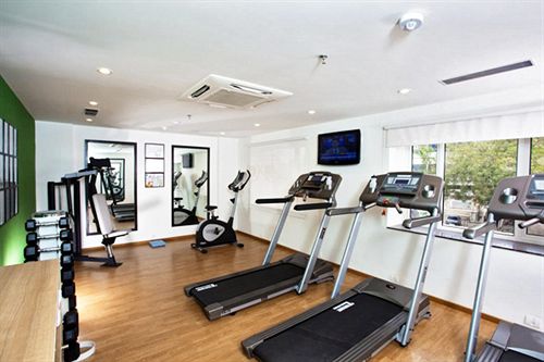 Hotel Lemon Tree Ahmedabad 5