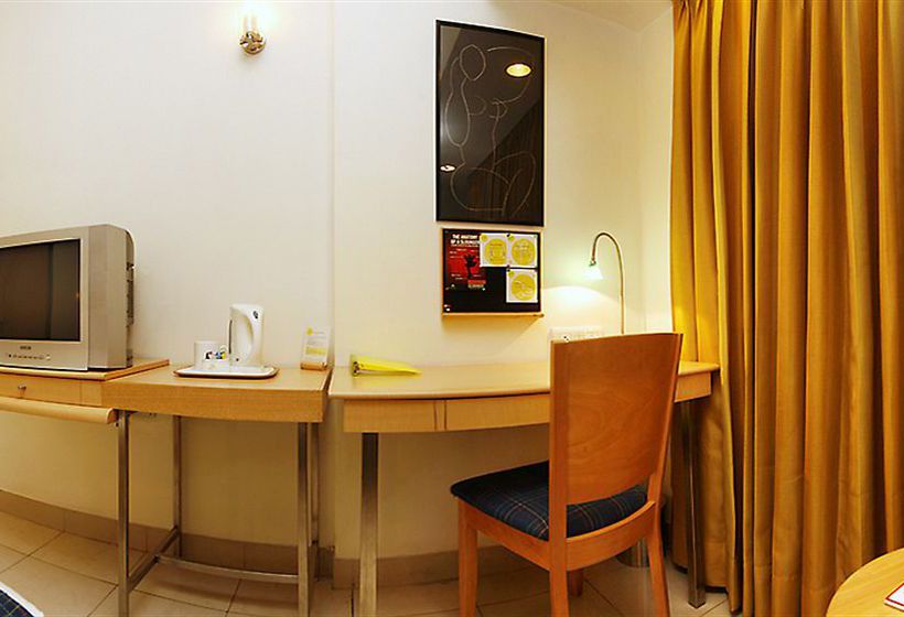 Hotel Lemon Tree Udyog Vihar 8