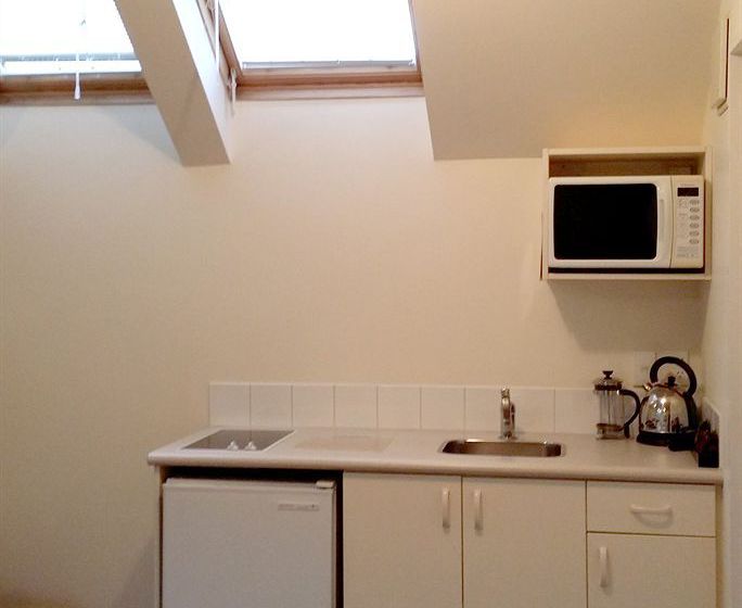 Rosewood Court Motel 14