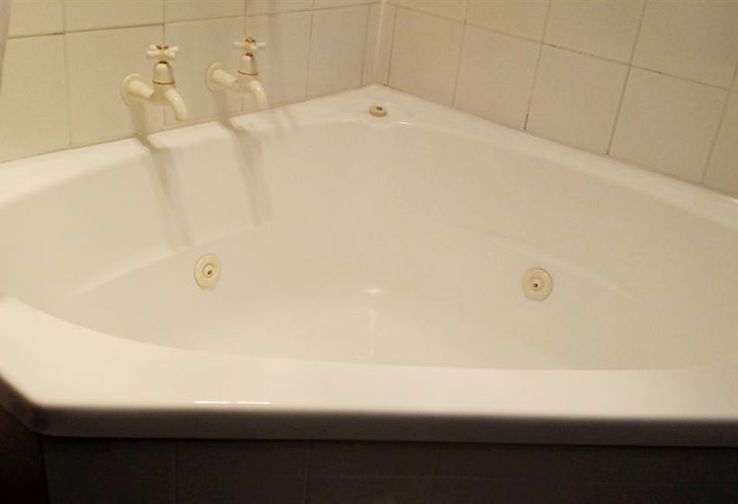 Rosewood Court Motel 3