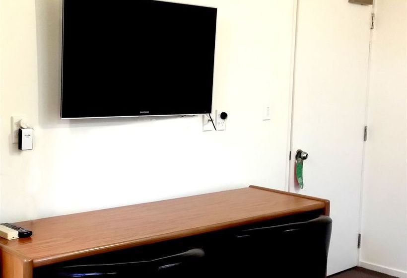 Rosewood Court Motel 4