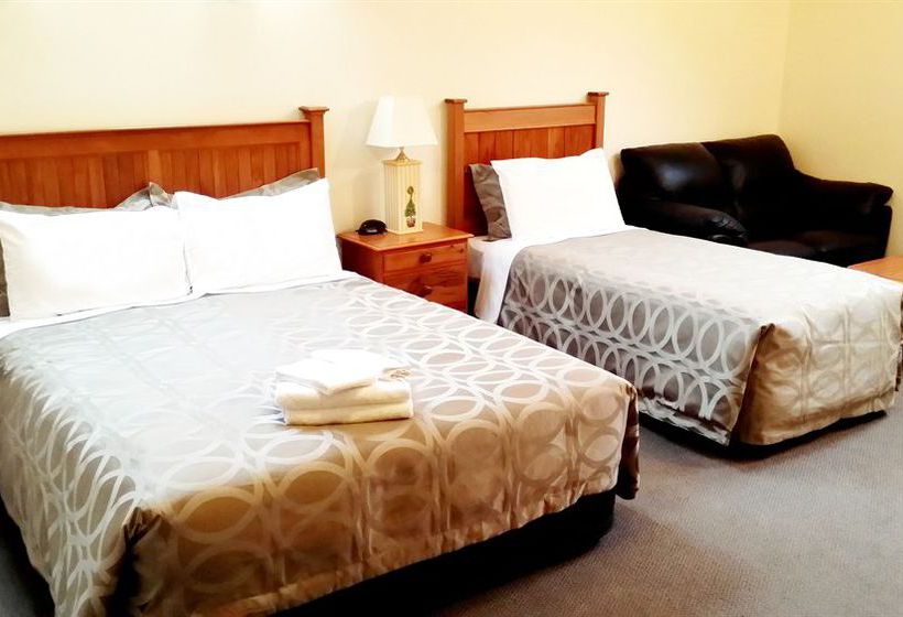 Rosewood Court Motel 7