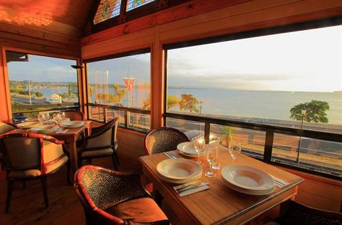 Wellesley Hotel on the Lake 18