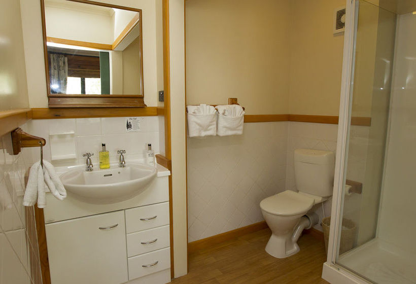 Wellesley Hotel on the Lake 2