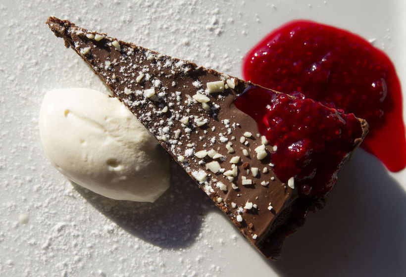 Wellesley Hotel on the Lake 4