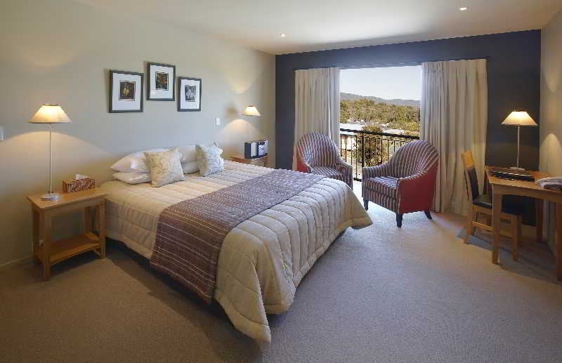 Distinction Fox Glacier Te Weheka Boutique Hotel 10