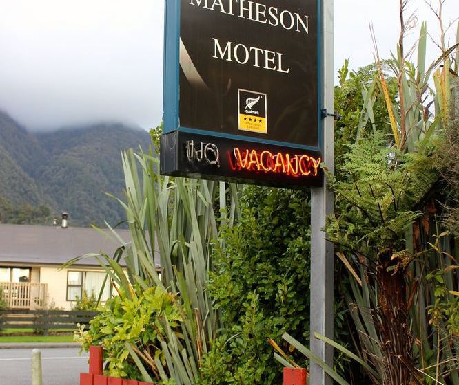 Hotel Lake Matheson 12