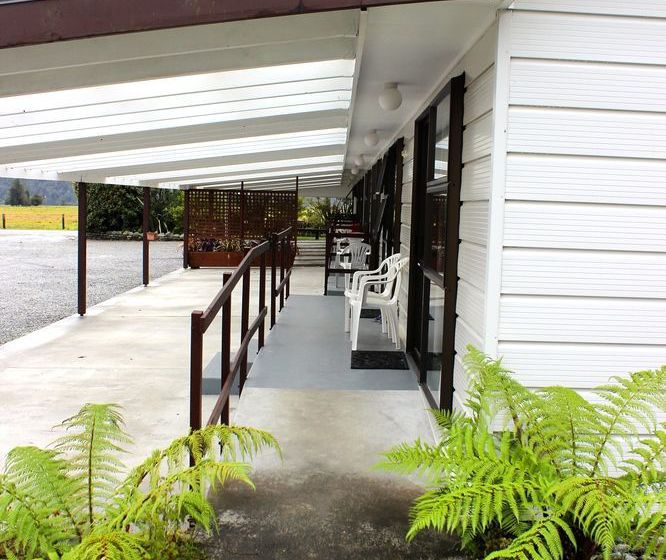 Hotel Lake Matheson 18