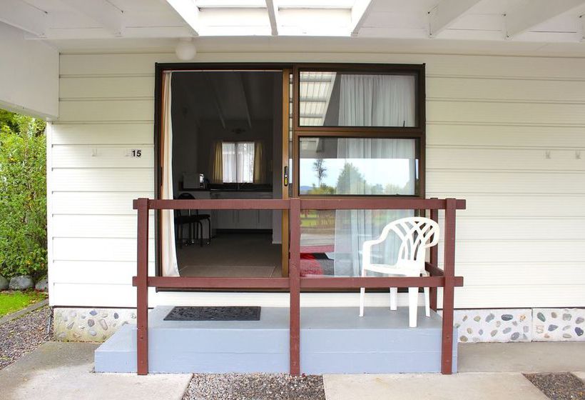 Hotel Lake Matheson 9