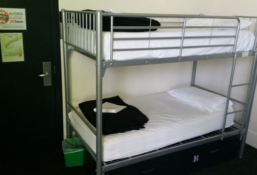 Hotel Base Wellington Backpackers 9