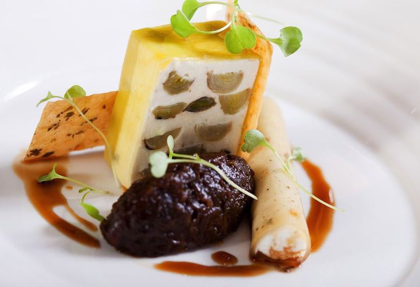 The Rees Hotel & Luxury Apartments 14