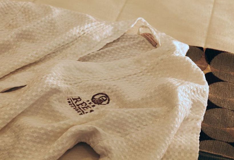 The Rees Hotel & Luxury Apartments 18