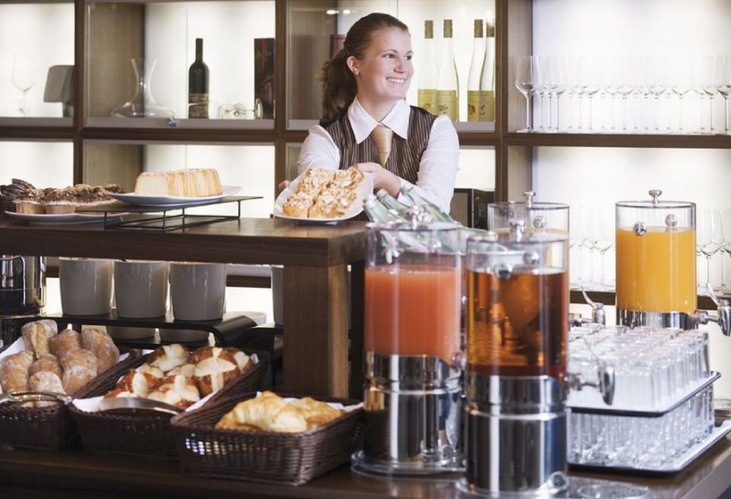 Mövenpick Hotel Stuttgart Airport & Messe 8