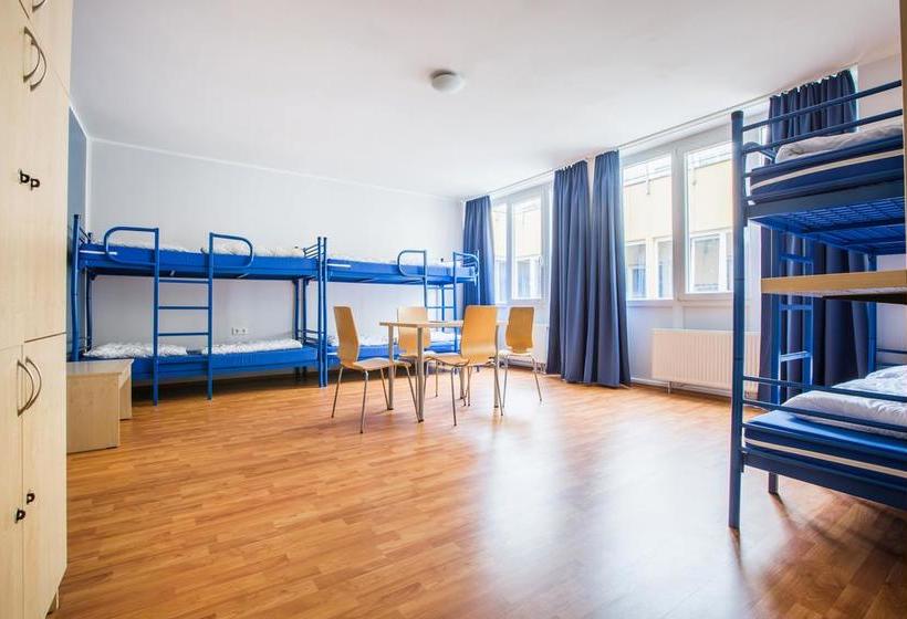 A&O City Hotel Hauptbahnhof Duesseldorf 9