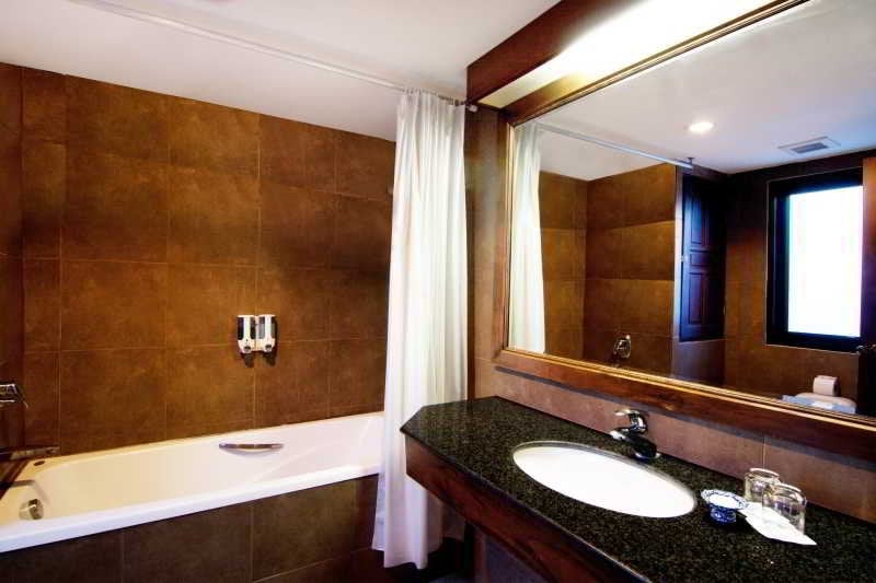 Floral Hotel Lakeview Koh Samui 13