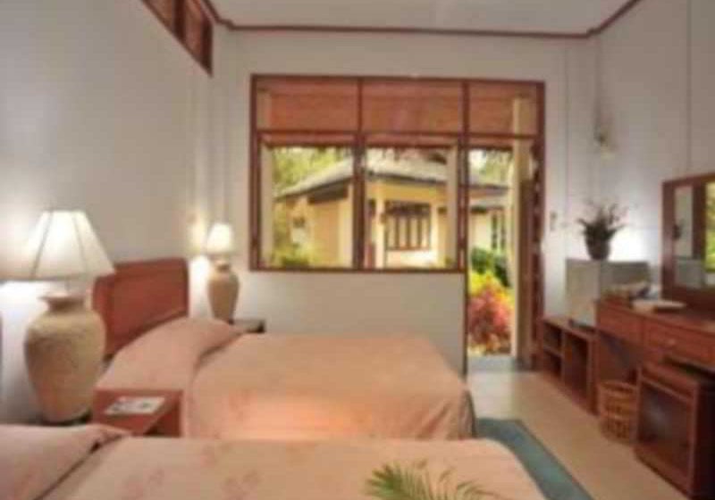 Hotel Koh Mook Charlie Beach Resort 12