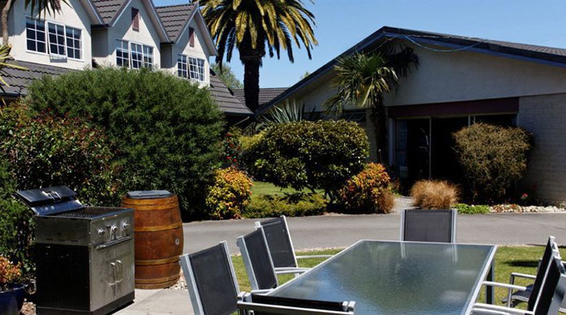 Colonial Lodge Motel 1