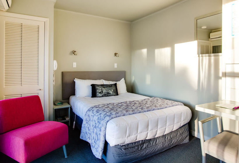 Colonial Lodge Motel 15