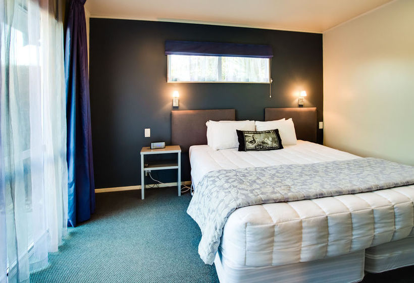 Colonial Lodge Motel 16