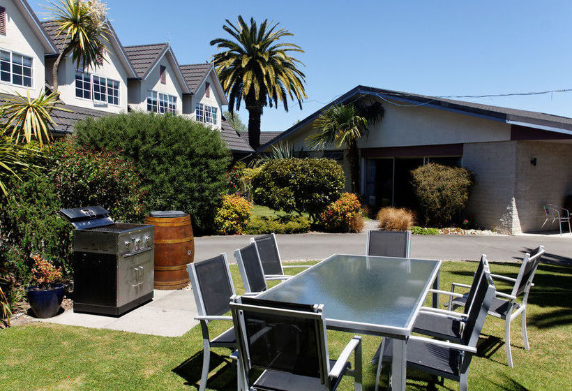 Colonial Lodge Motel 2