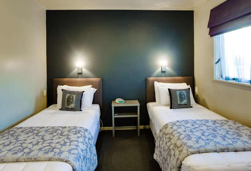 Colonial Lodge Motel 20