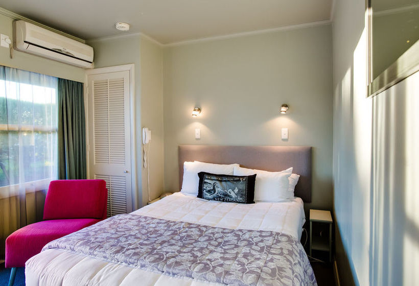 Colonial Lodge Motel 5